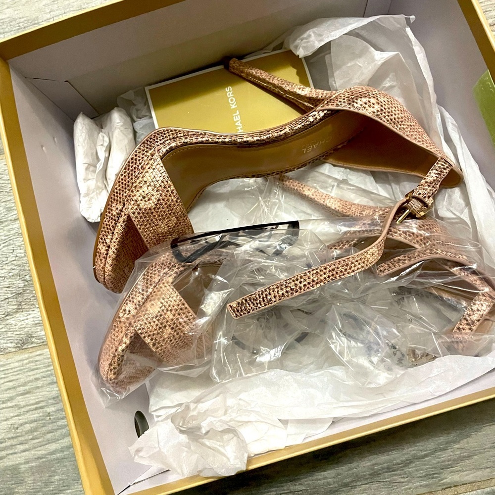 NEW in box Micheal Kors heels size 6